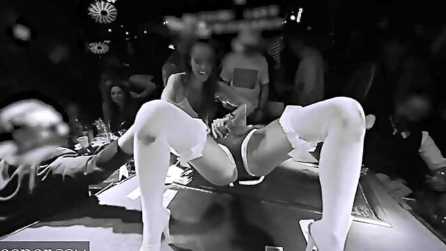 Kayden Kross and Jillian Janson Plays Games as He Watches
