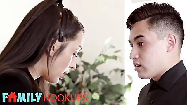 Masturbation video with consummate Lilly Hall from Family Hookups