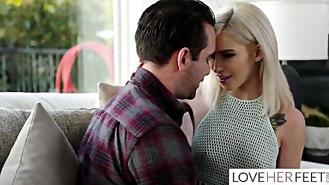 Delicious Gia Dimarco and Logan Pierces blonde porn