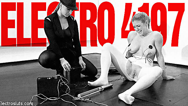 Lea Lexis & Dee Williams in Electro 4197 - Electrosluts