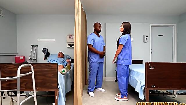Fit Doctor Wife Vivian Fox Cuckolds In Hospital Room - Will Tile And Vivian Foxx