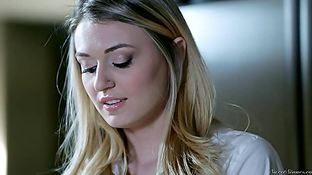 Good Influence Scene - Blonde slut Natalia Starr seduces Tommy Gunn