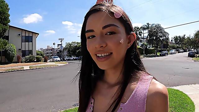 Provocative Scarlett Alexis loves teasing and riding his hard dick