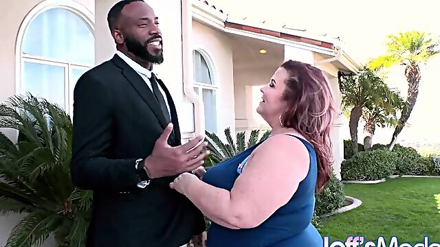 Sexy Overweight Auntie Lady Lynn Would Take a BBC Anytime Anywhere