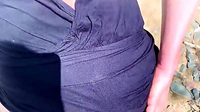Passers-by honked, but this chab stilled bang her in the booty.