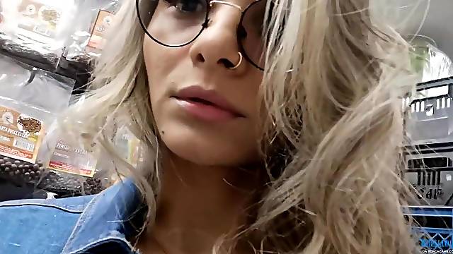 Walking Nude in the Supermarket - Risky Flashing in Public