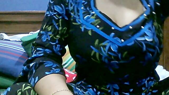 Tamil Aunty on cam with immense melons