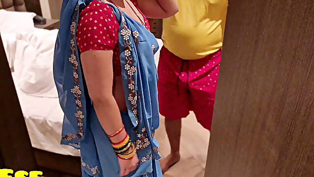 Neighbours Bhabhi said come I will make you play cricket with my balls