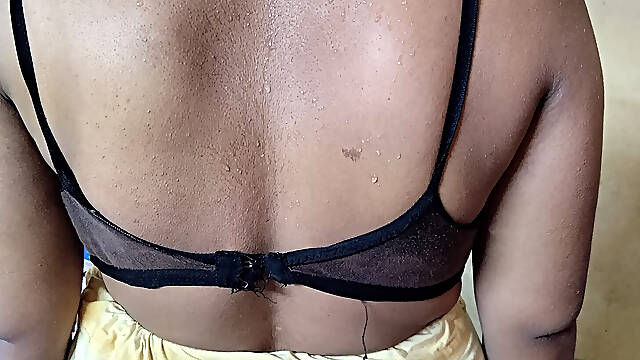 Desi Indian saira aunty Bathing, Indian women Bath, Housewife Bathing and Washing Her Tight Pussy with Soap