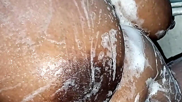 Huge boobs desi aunty bathing