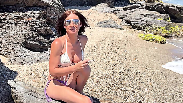 Roemie T - Smoking on the Beach