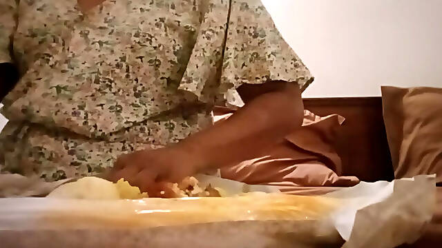My friend in the campus hostel is fingering me.
