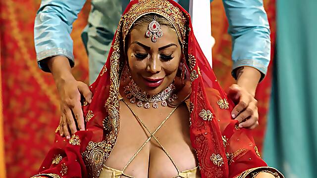 Chudai: A busty Indian MILF cheats on her husband with a perverted masseur