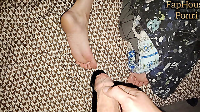My Stepsister Let Me Touch Her Feet.