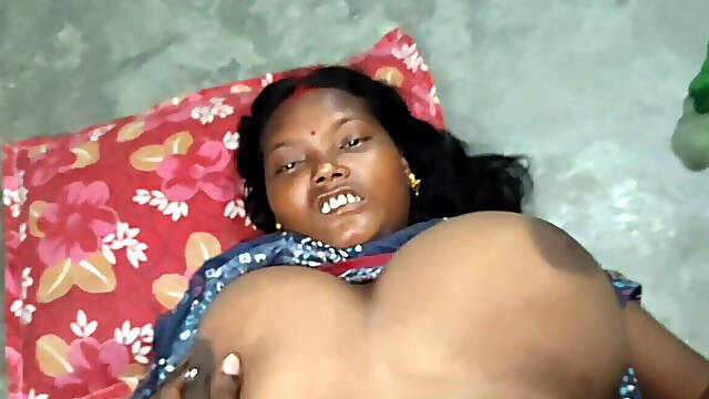 Fucked the Hot Bhabhi After Applying Oil.